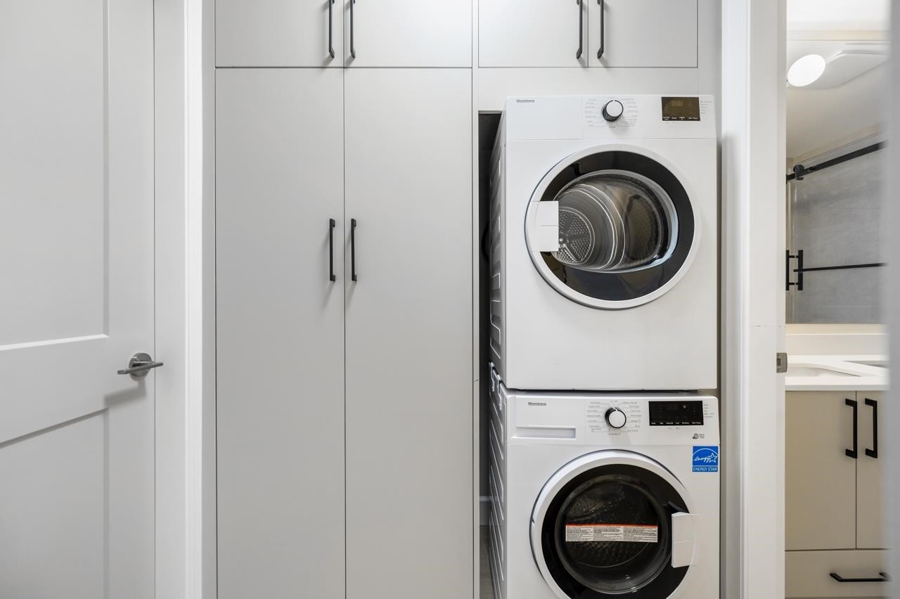 2078 57Th Avenue W, Vancouver, BC - Indoor Photo Showing Laundry Room