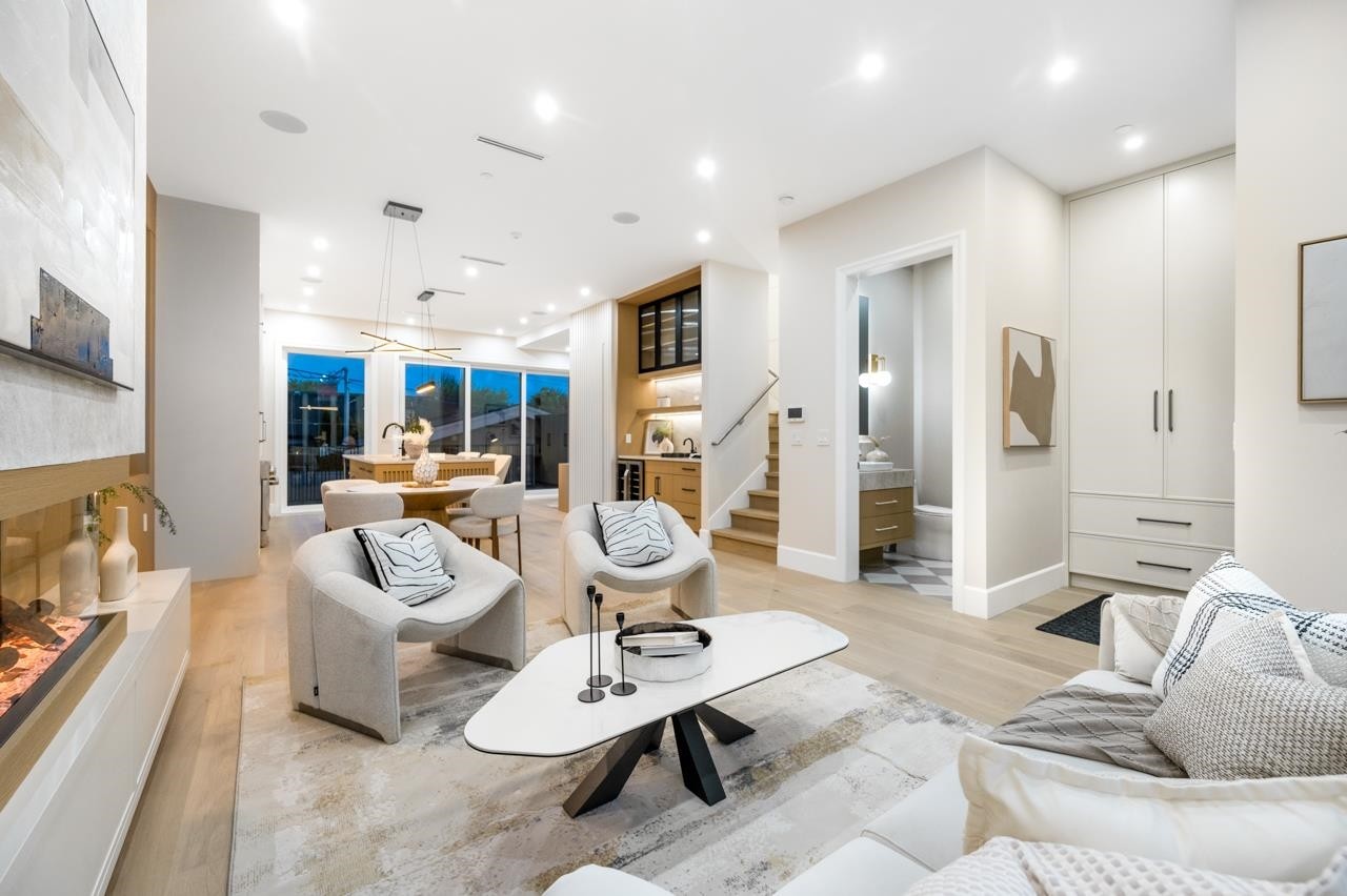 2078 57Th Avenue W, Vancouver, BC - Indoor Photo Showing Living Room
