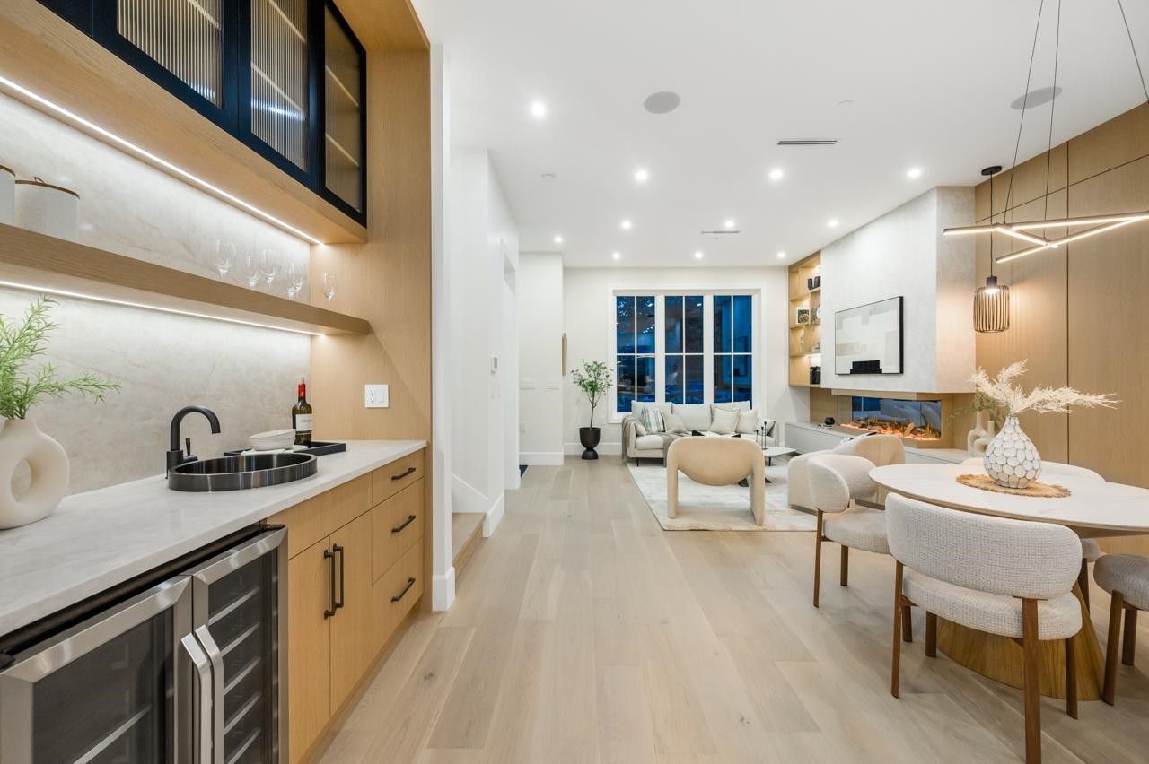 2078 57Th Avenue W, Vancouver, BC - Indoor
