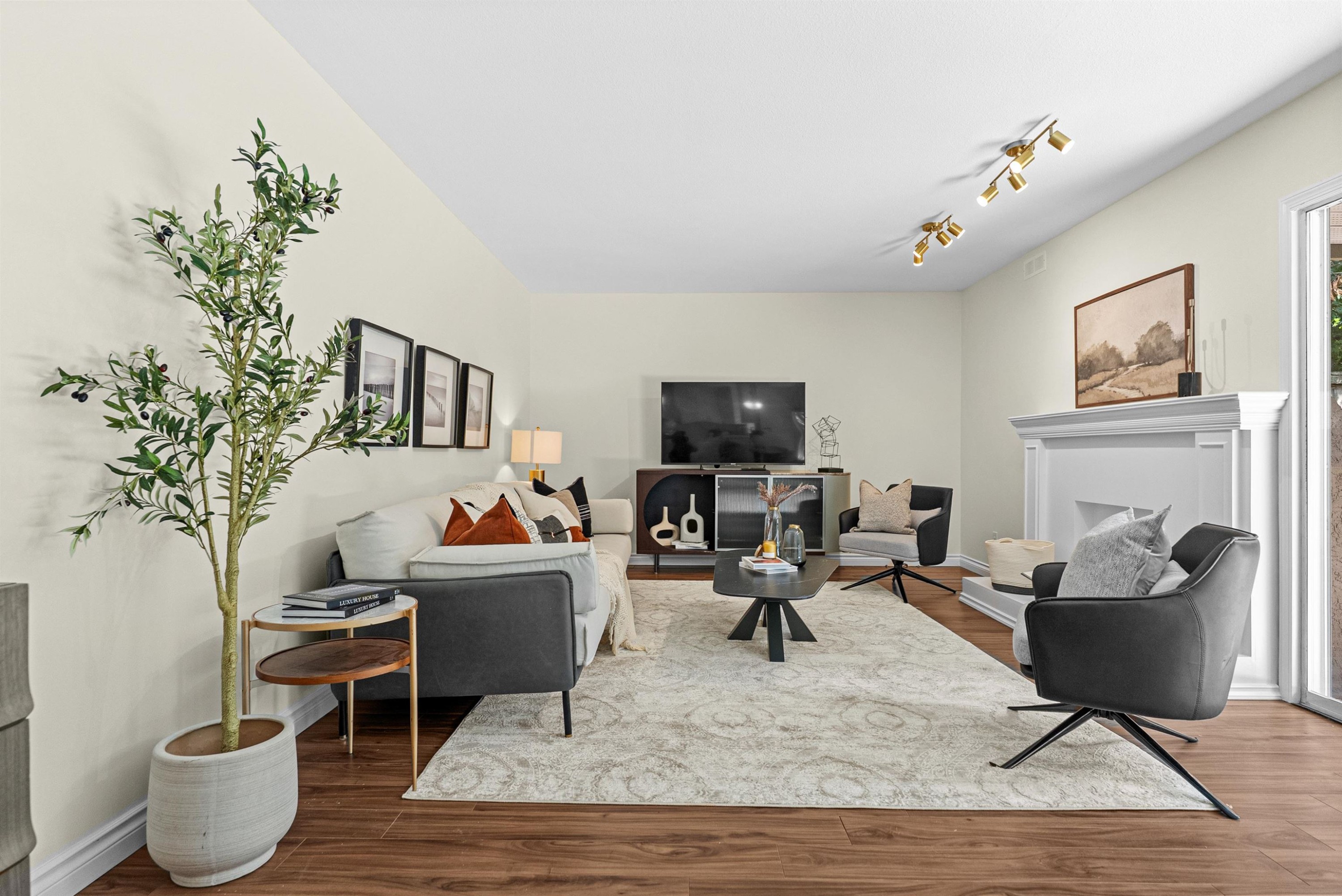 12051 Imperial Drive, Richmond, BC - Indoor Photo Showing Living Room