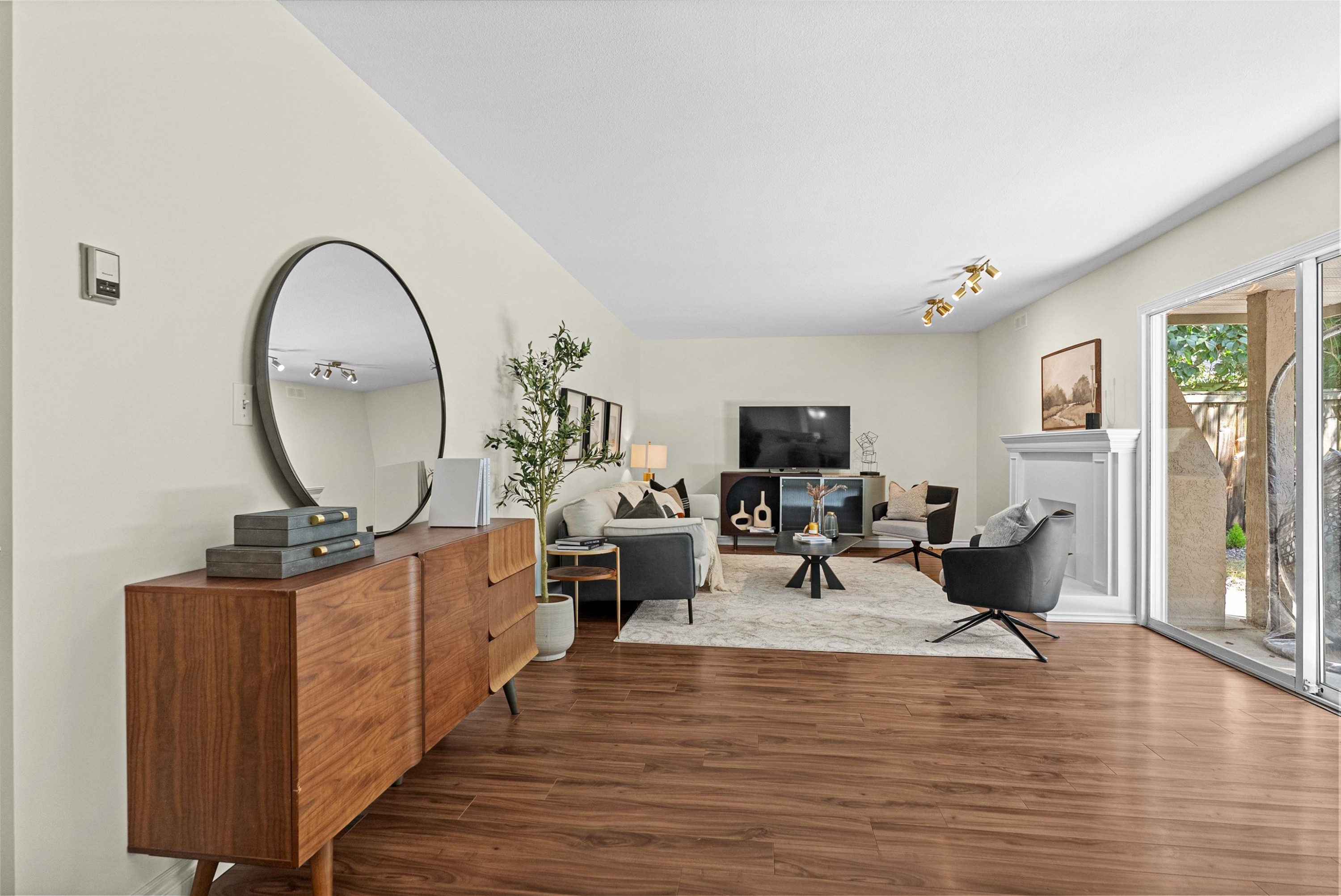 12051 Imperial Drive, Richmond, BC - Indoor