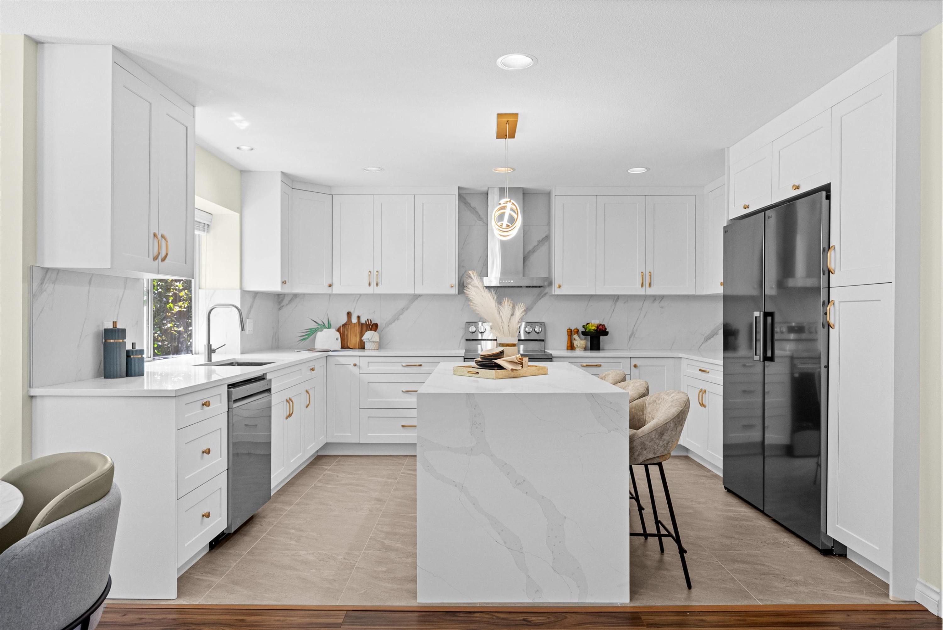 12051 Imperial Drive, Richmond, BC - Indoor Photo Showing Kitchen With Upgraded Kitchen