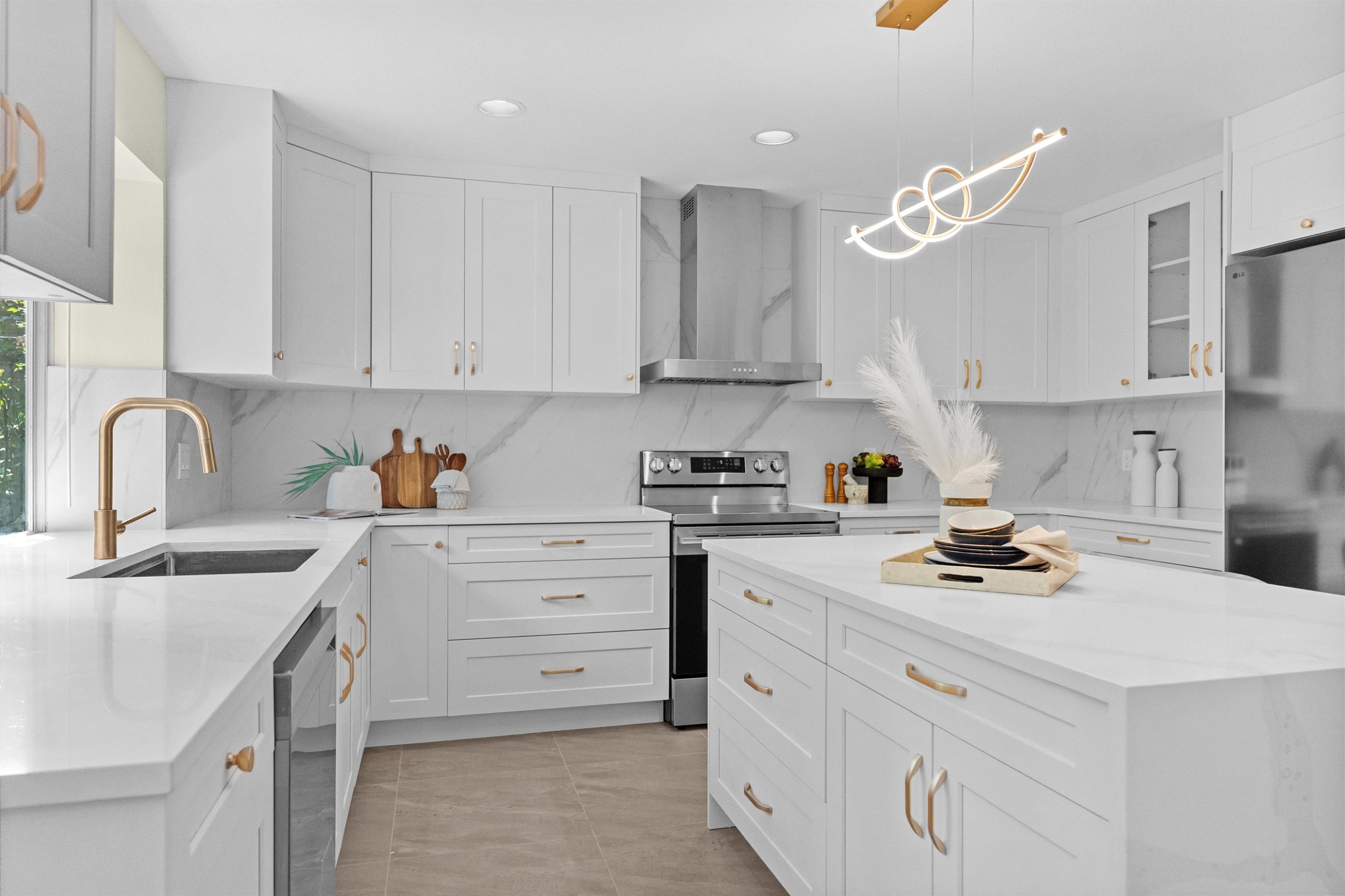 12051 Imperial Drive, Richmond, BC - Indoor Photo Showing Kitchen With Upgraded Kitchen