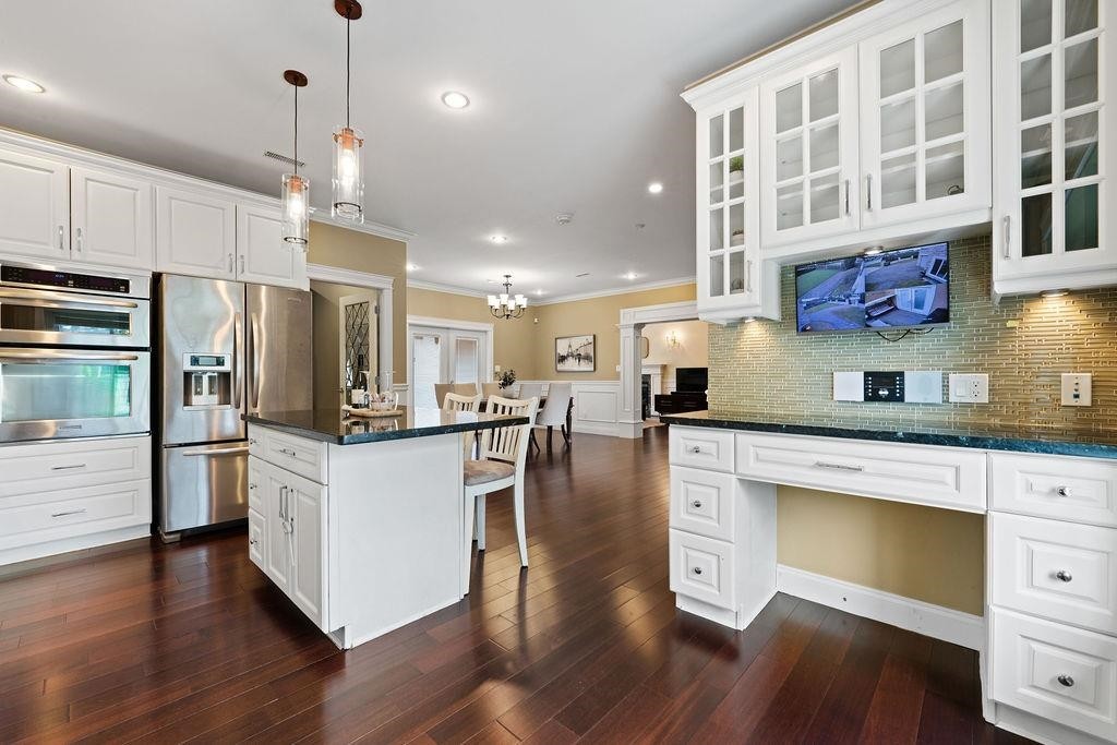 9200 Saunders Road, Richmond, BC - Indoor Photo Showing Kitchen With Upgraded Kitchen