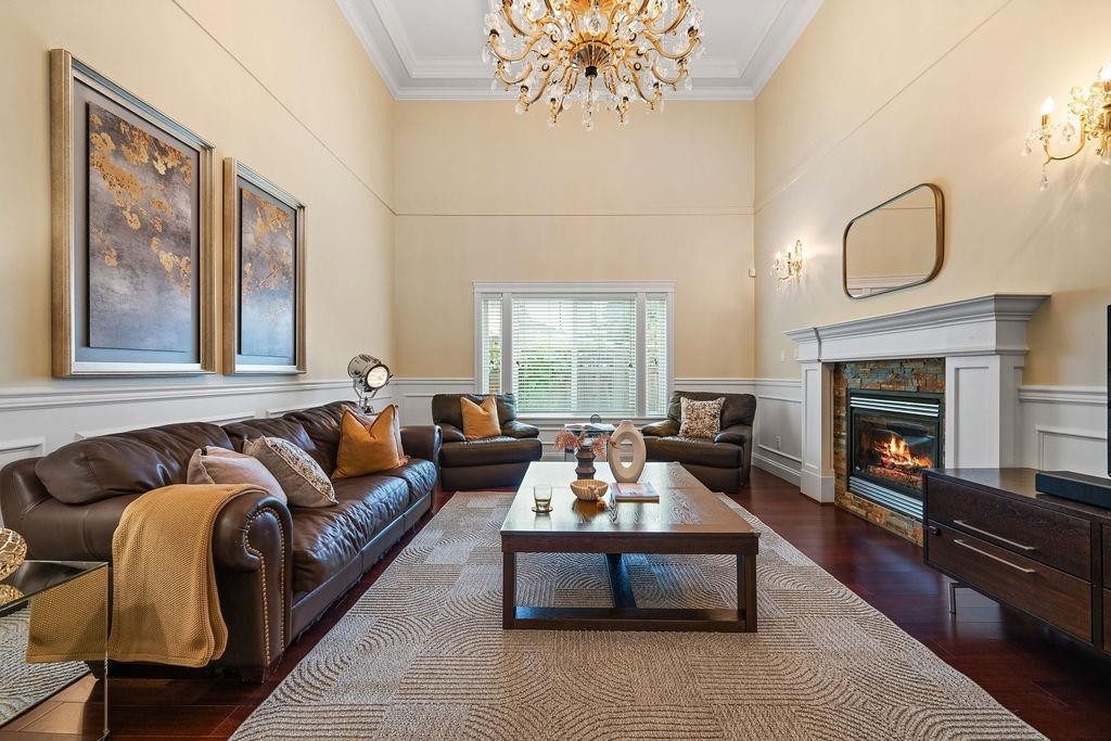 9200 Saunders Road, Richmond, BC - Indoor Photo Showing Living Room With Fireplace