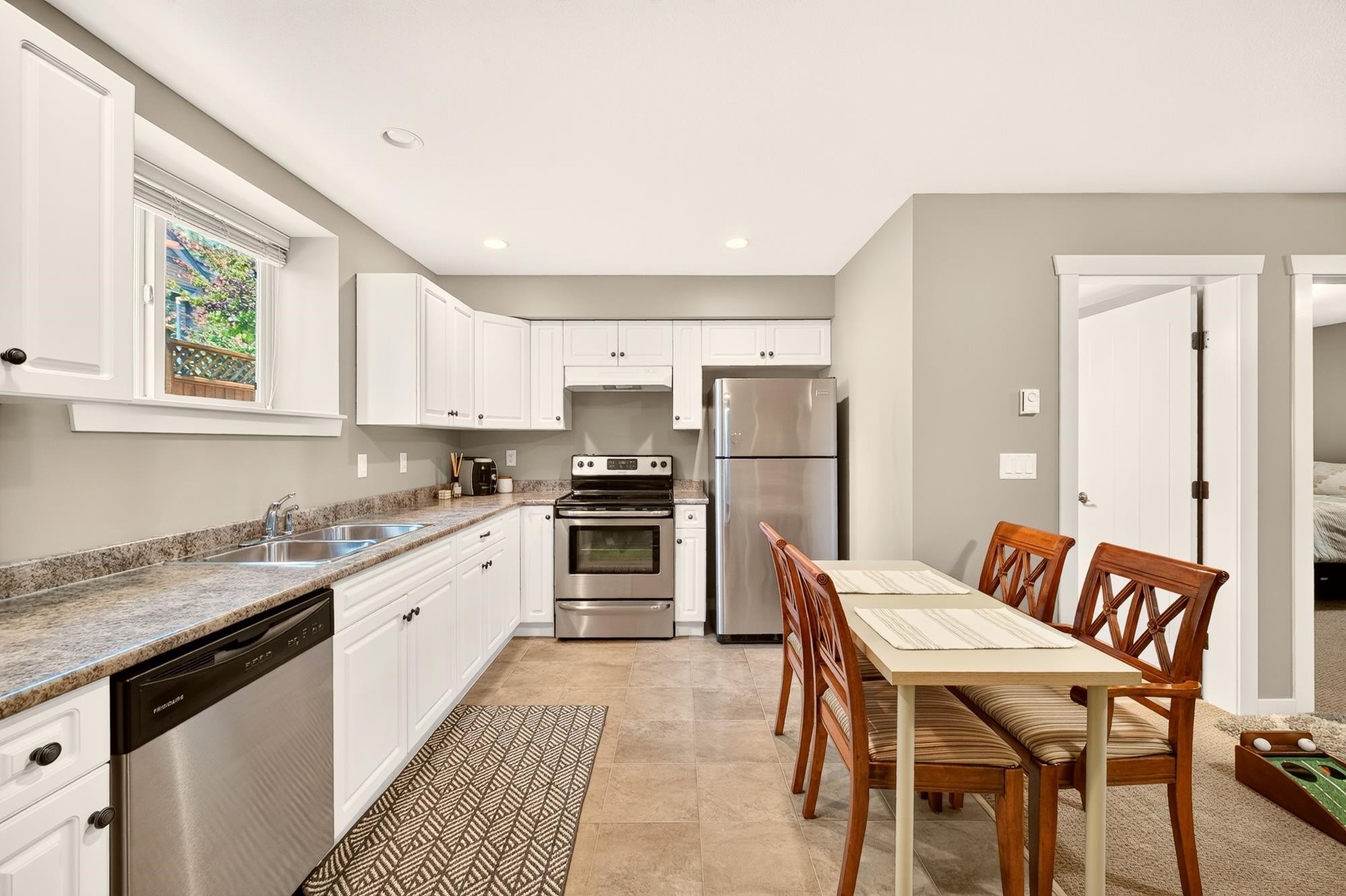 3401 Horizon Drive, Coquitlam, BC - Indoor Photo Showing Kitchen With Stainless Steel Kitchen With Double Sink