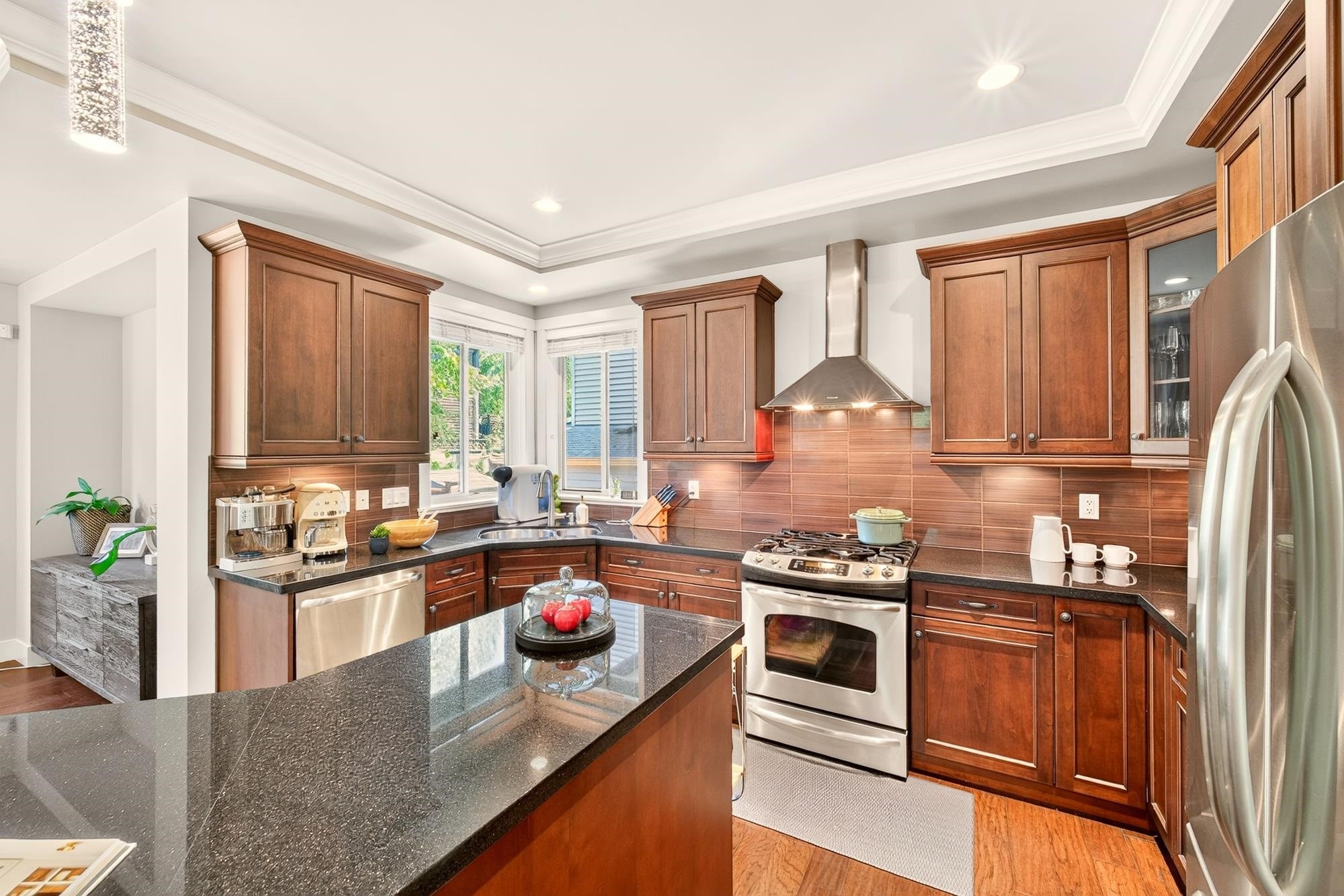 3401 Horizon Drive, Coquitlam, BC - Indoor Photo Showing Kitchen With Stainless Steel Kitchen With Upgraded Kitchen
