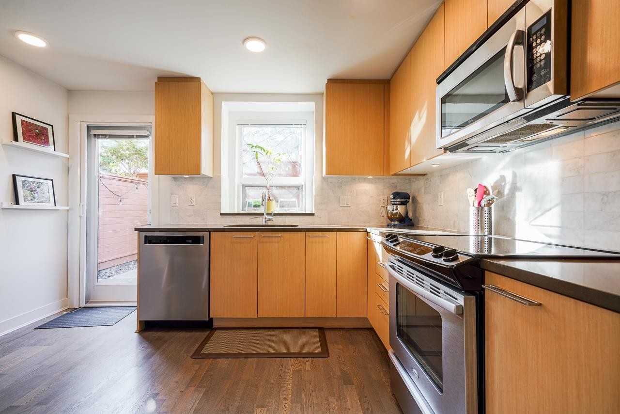 2330 Windsor Street, Vancouver, BC - Indoor Photo Showing Kitchen