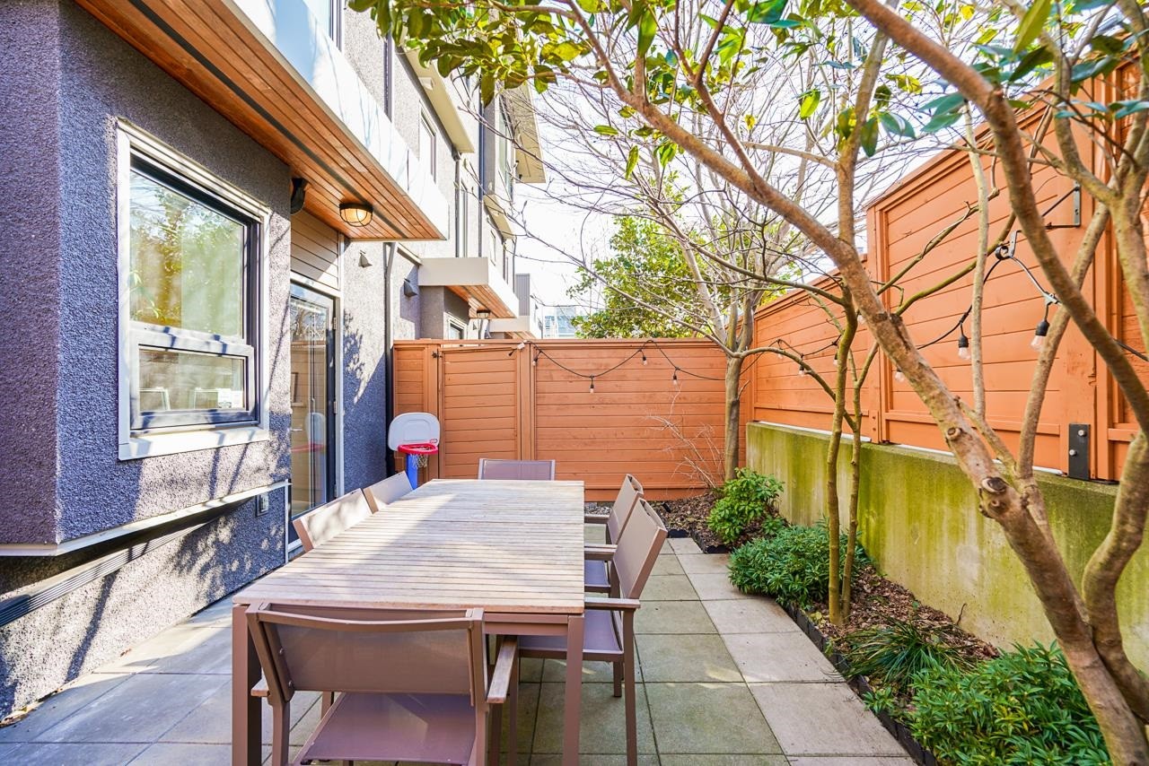 2330 Windsor Street, Vancouver, BC - Outdoor With Deck Patio Veranda
