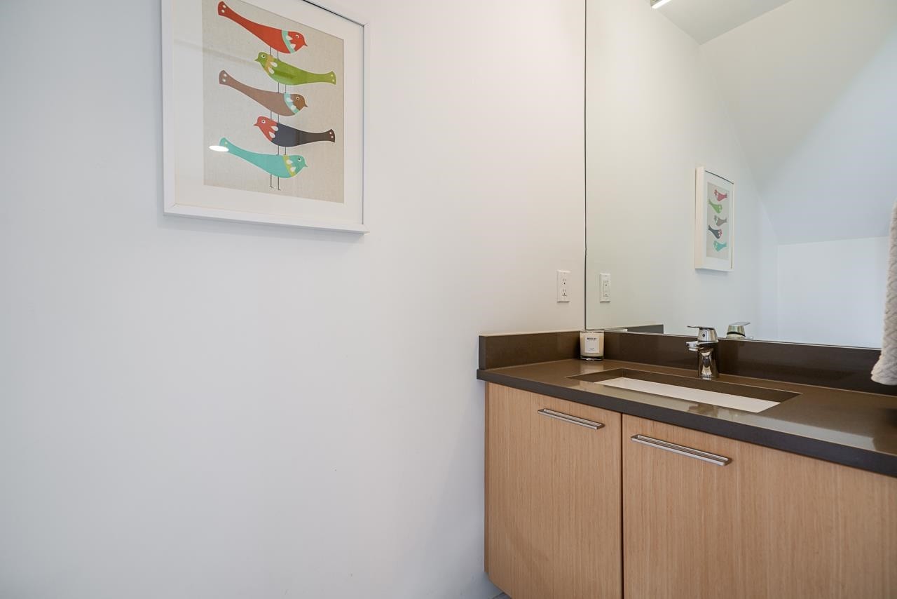 2330 Windsor Street, Vancouver, BC - Indoor Photo Showing Bathroom