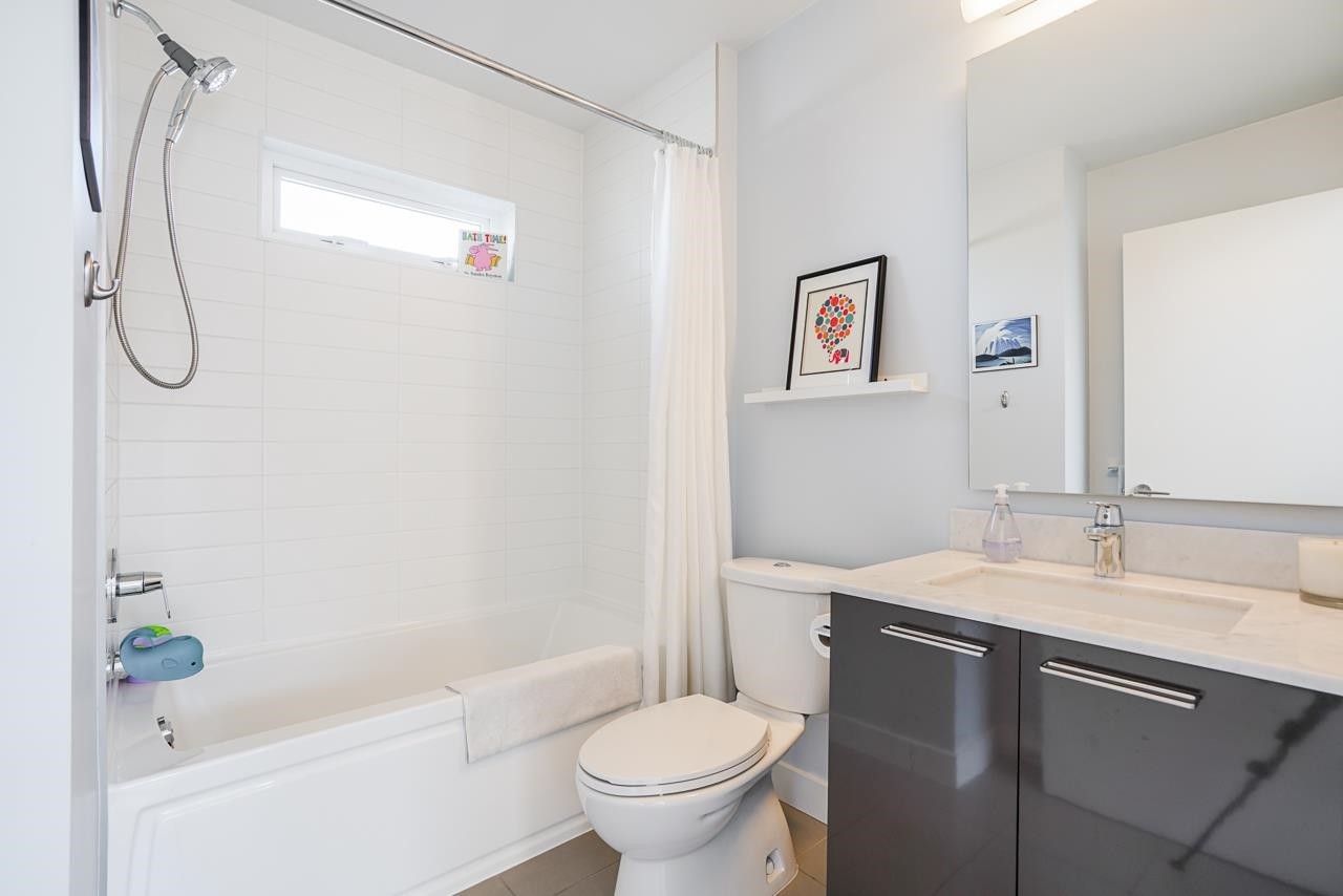 2330 Windsor Street, Vancouver, BC - Indoor Photo Showing Bathroom