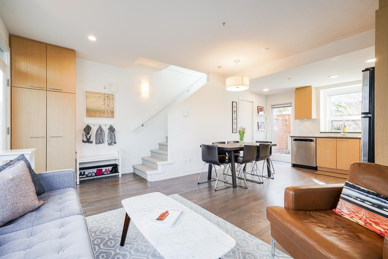 2330 Windsor Street, Vancouver, BC - Indoor Photo Showing Living Room
