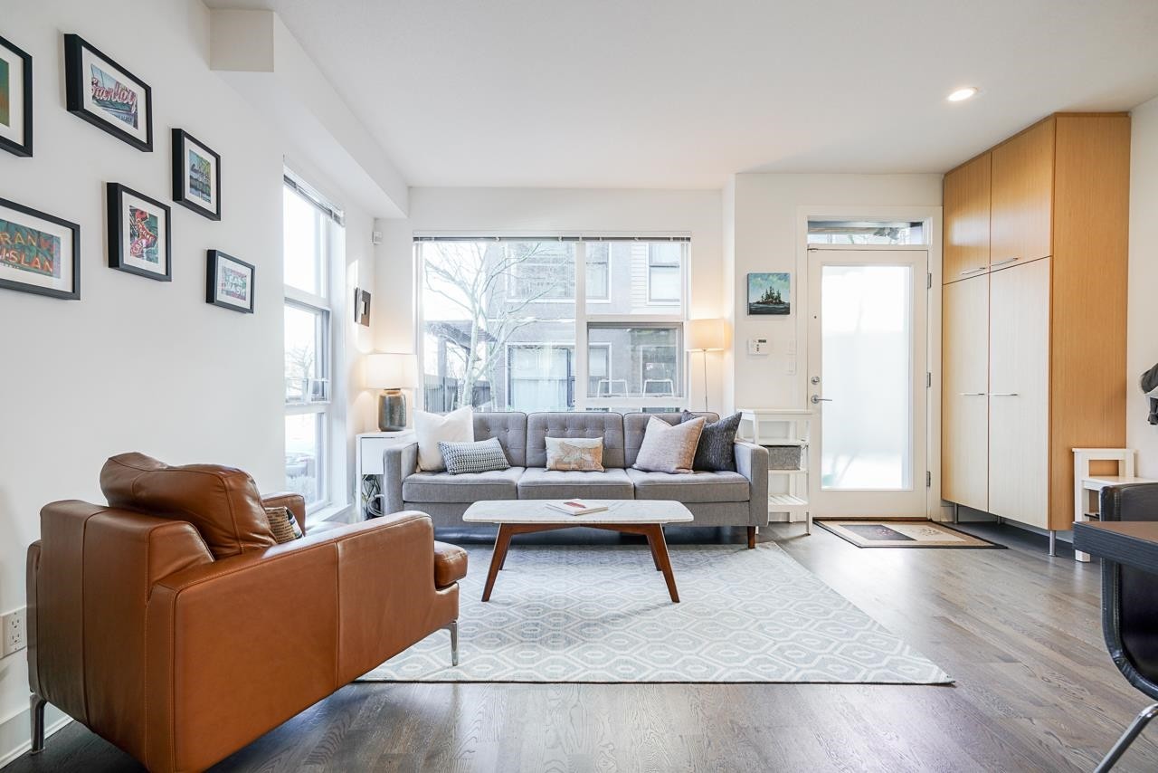 2330 Windsor Street, Vancouver, BC - Indoor Photo Showing Living Room