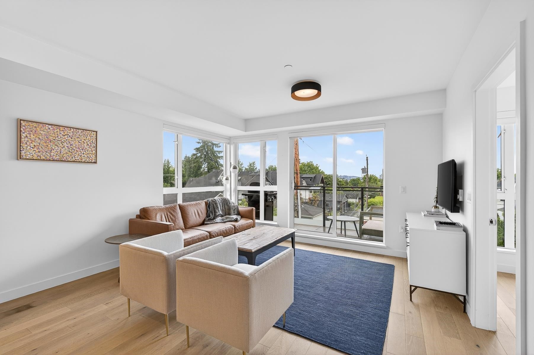 308-209 20 Avenue E, Vancouver, BC - Indoor Photo Showing Living Room