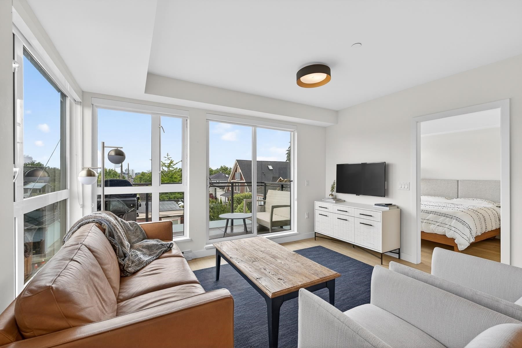 308-209 20 Avenue E, Vancouver, BC - Indoor Photo Showing Living Room