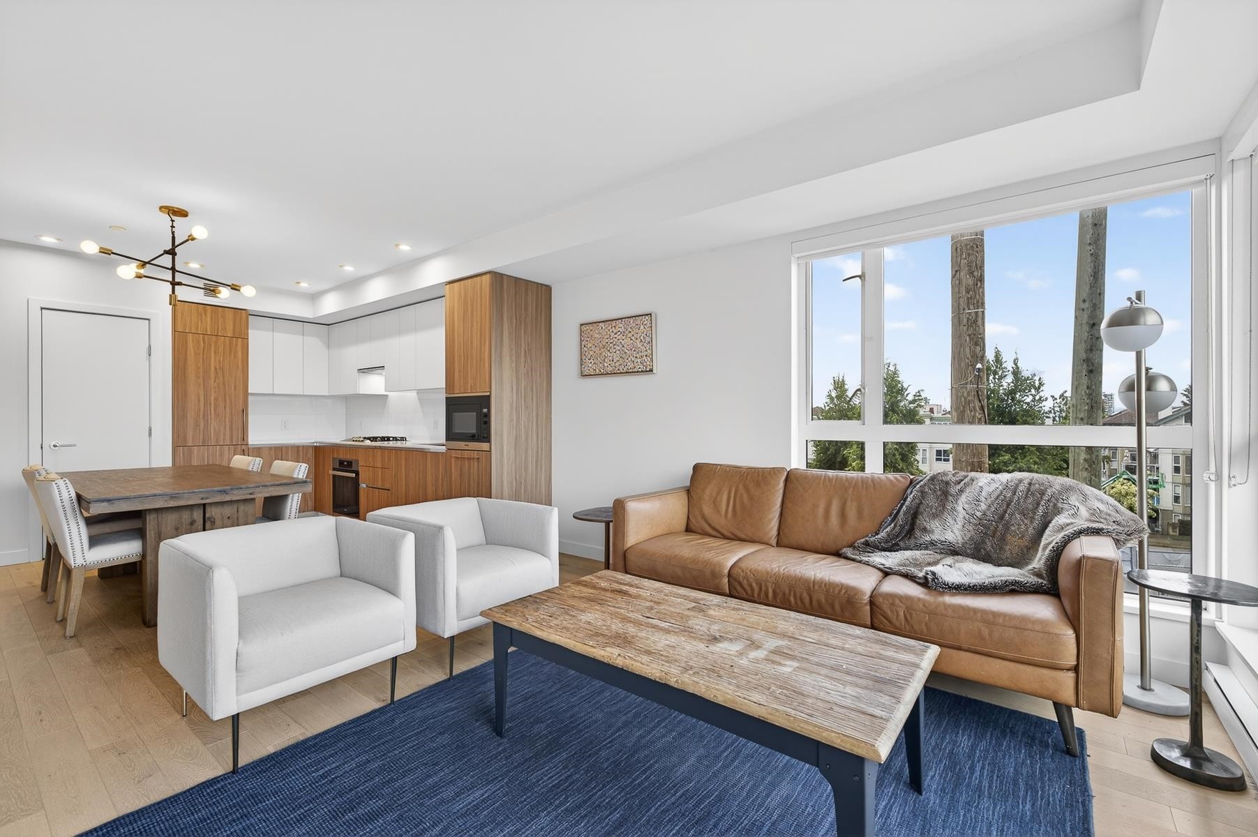 308-209 20 Avenue E, Vancouver, BC - Indoor Photo Showing Living Room