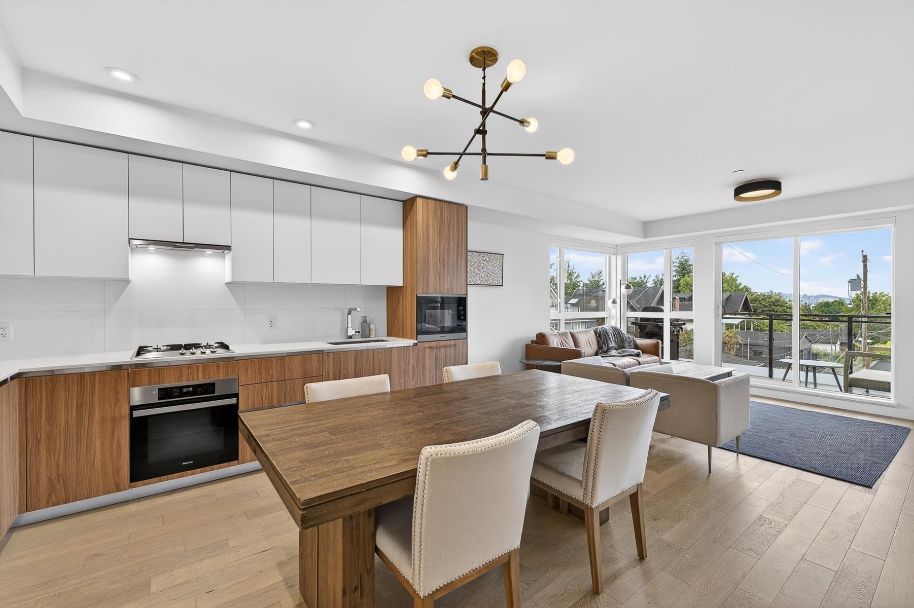 308-209 20 Avenue E, Vancouver, BC - Indoor