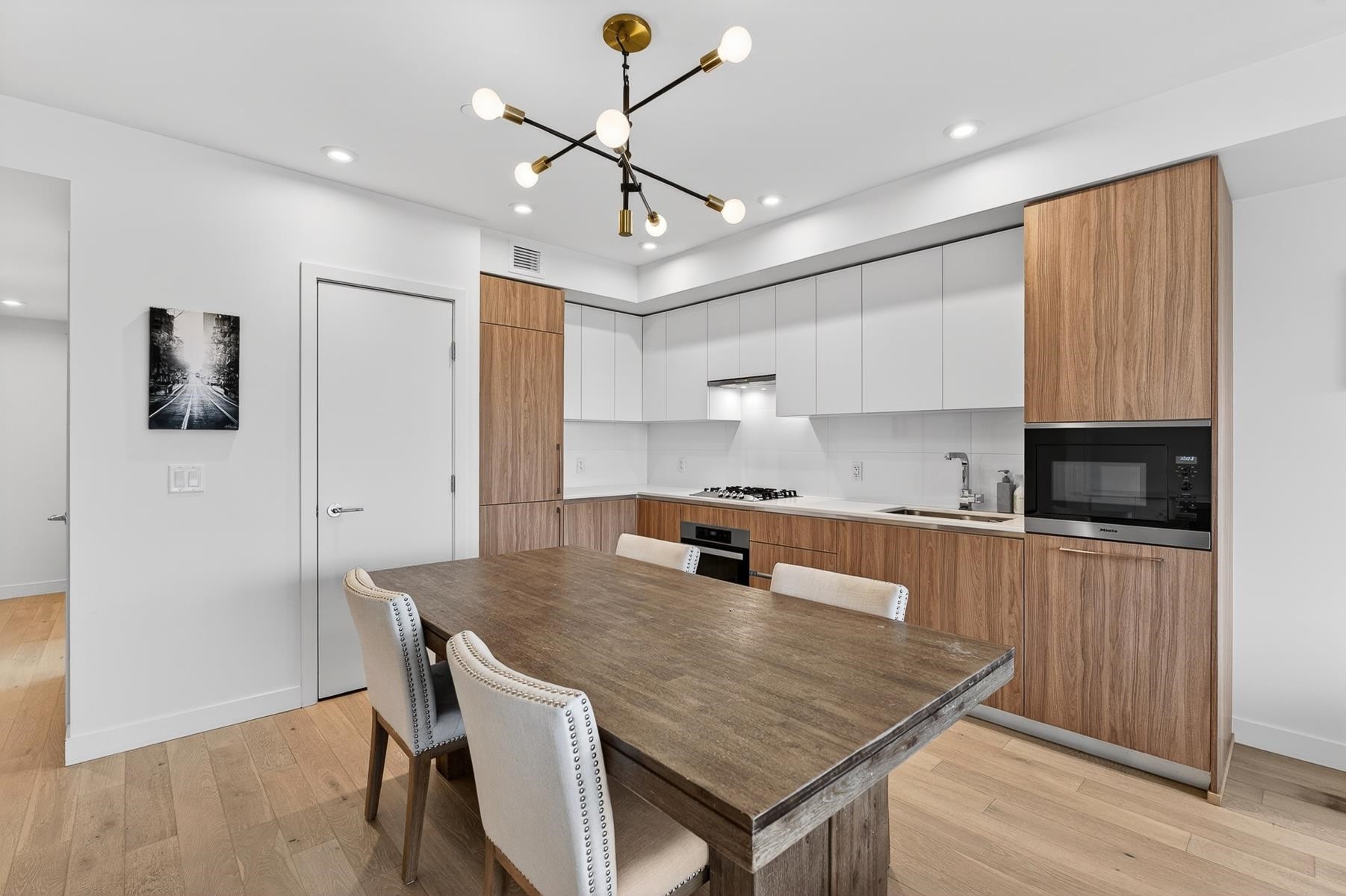 308-209 20 Avenue E, Vancouver, BC - Indoor Photo Showing Dining Room