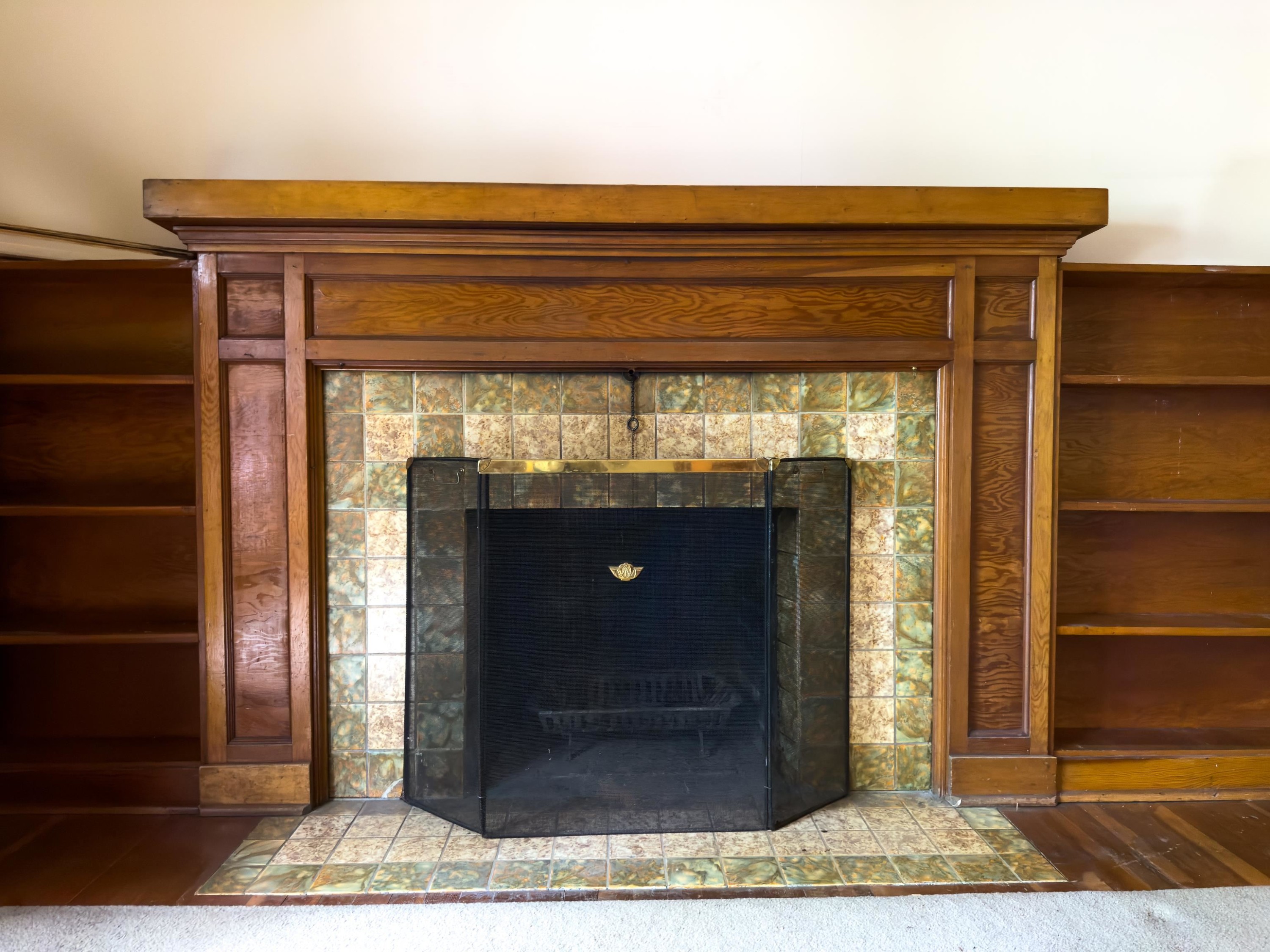 6857 Laburnum Street, Vancouver, BC - Indoor With Fireplace