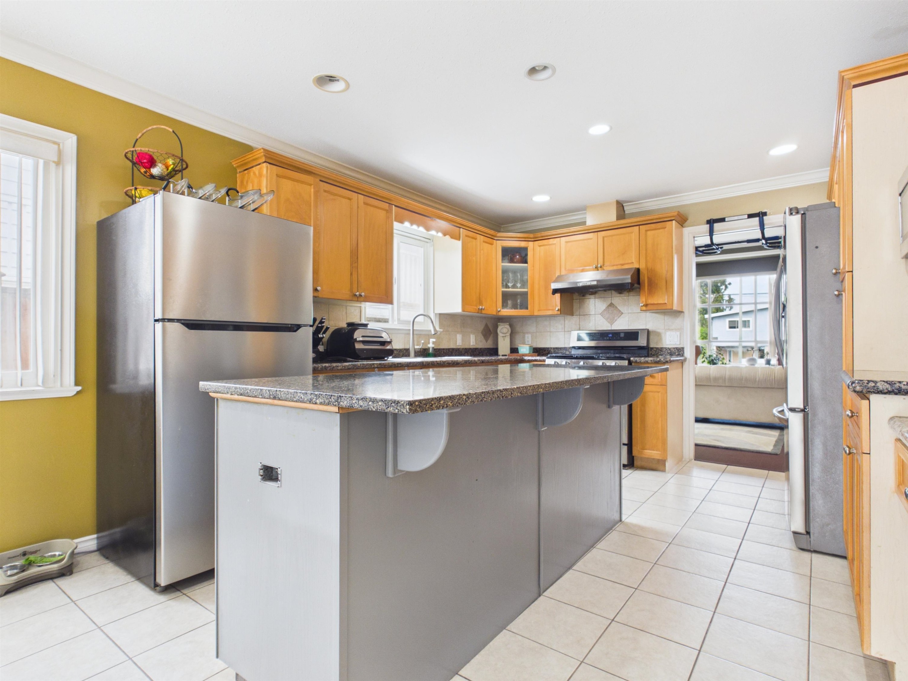 6615 Dufferin Avenue, Burnaby, BC - Indoor Photo Showing Kitchen