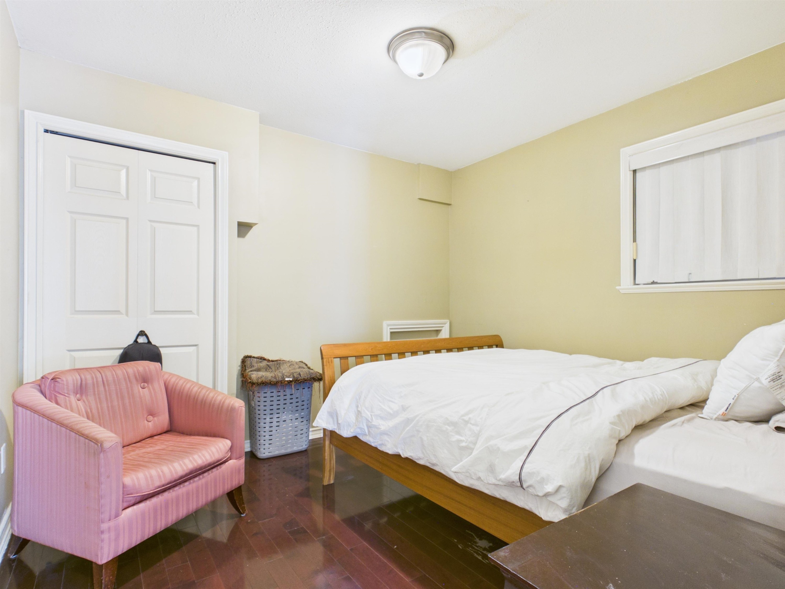 6615 Dufferin Avenue, Burnaby, BC - Indoor Photo Showing Bedroom