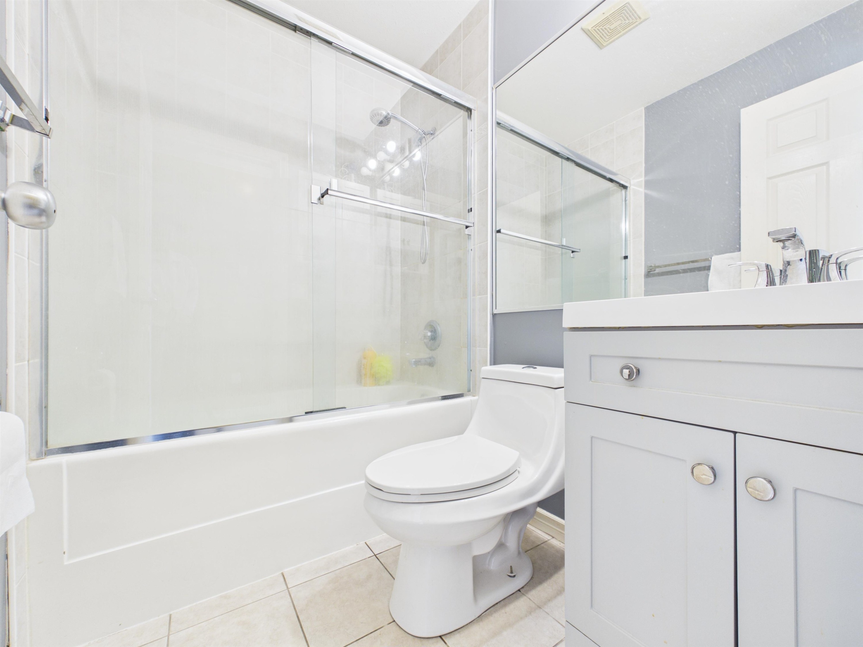 6615 Dufferin Avenue, Burnaby, BC - Indoor Photo Showing Bathroom