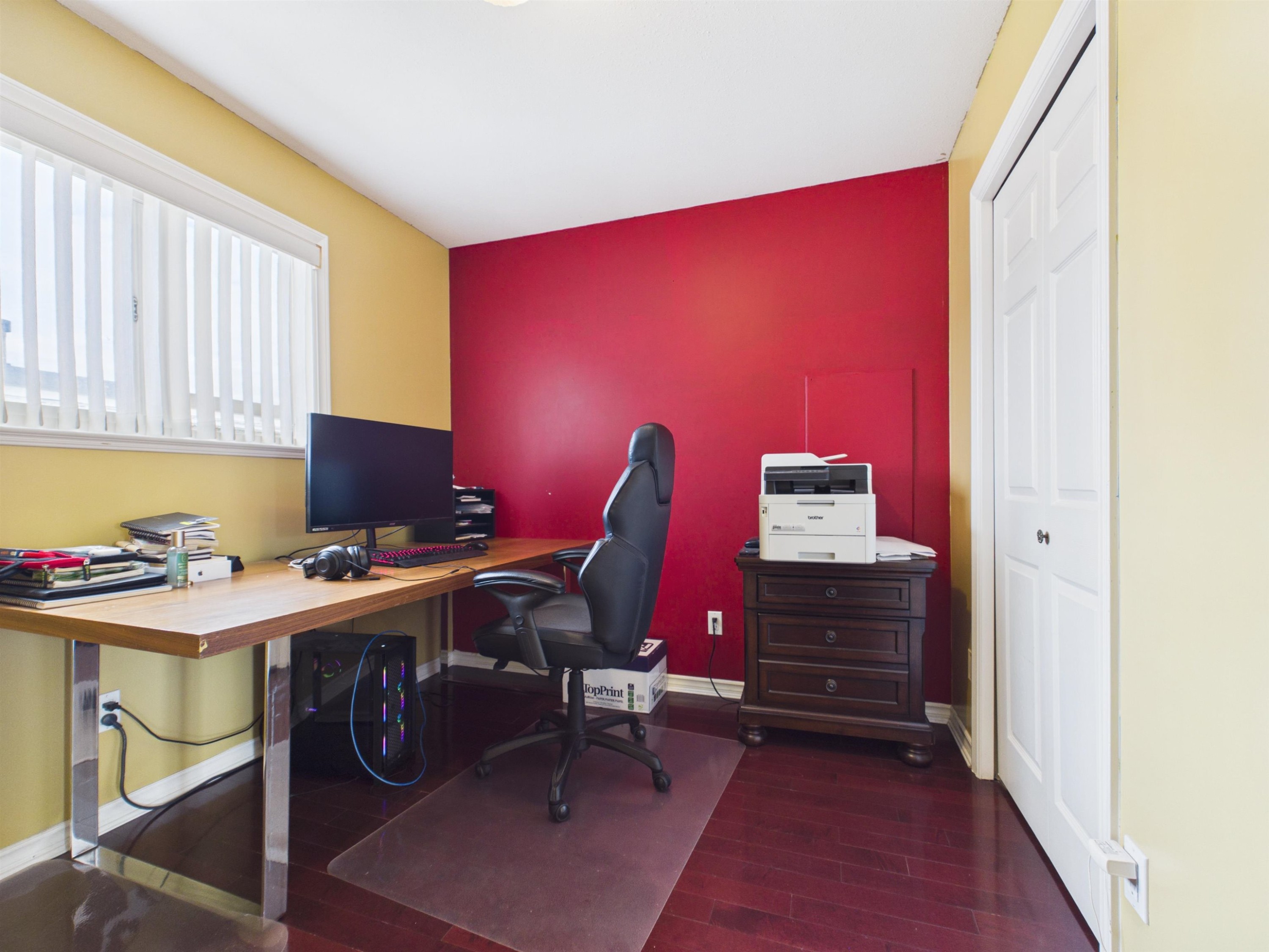 6615 Dufferin Avenue, Burnaby, BC - Indoor Photo Showing Office