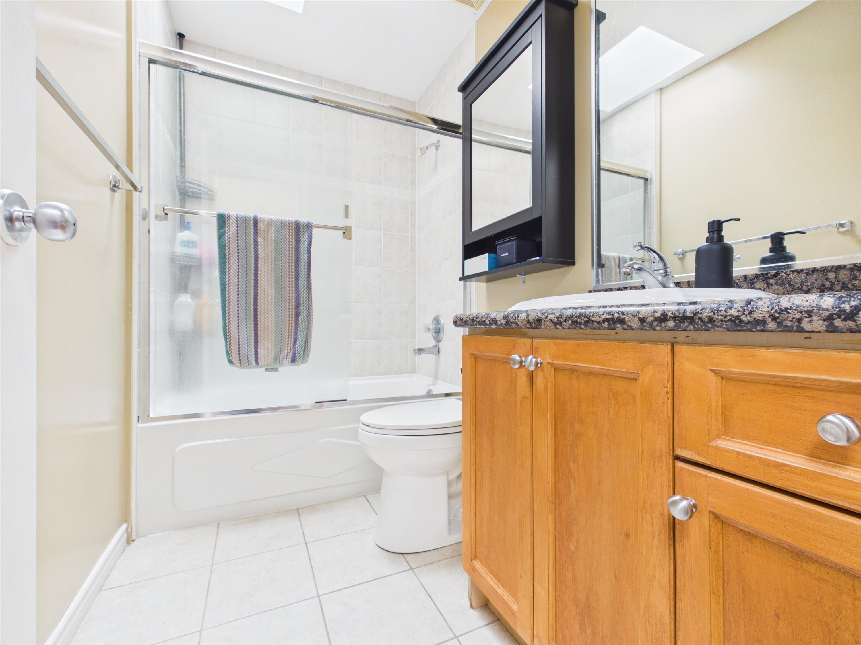 6615 Dufferin Avenue, Burnaby, BC - Indoor Photo Showing Bathroom