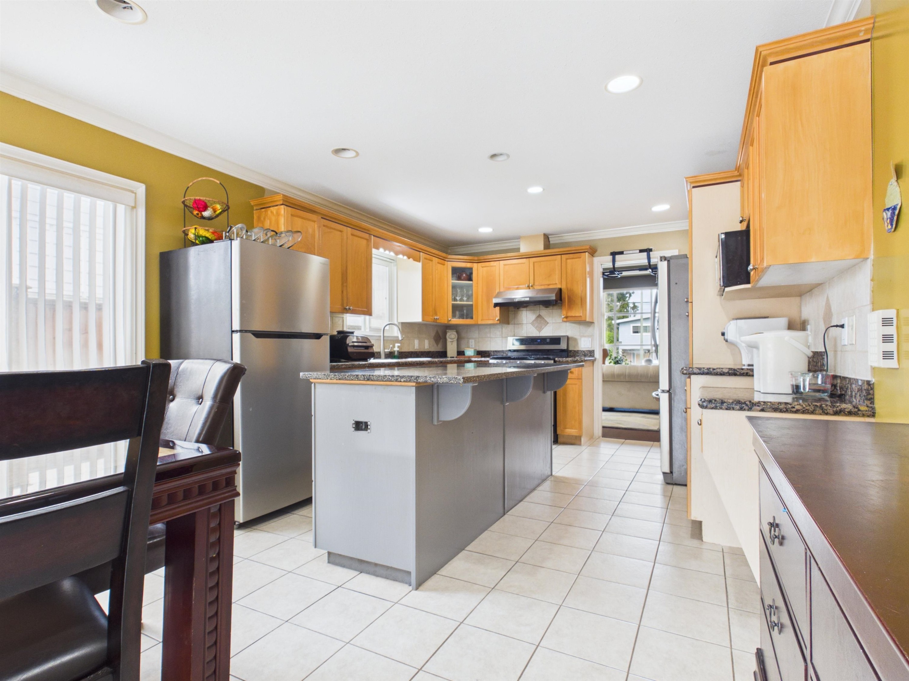 6615 Dufferin Avenue, Burnaby, BC - Indoor Photo Showing Kitchen