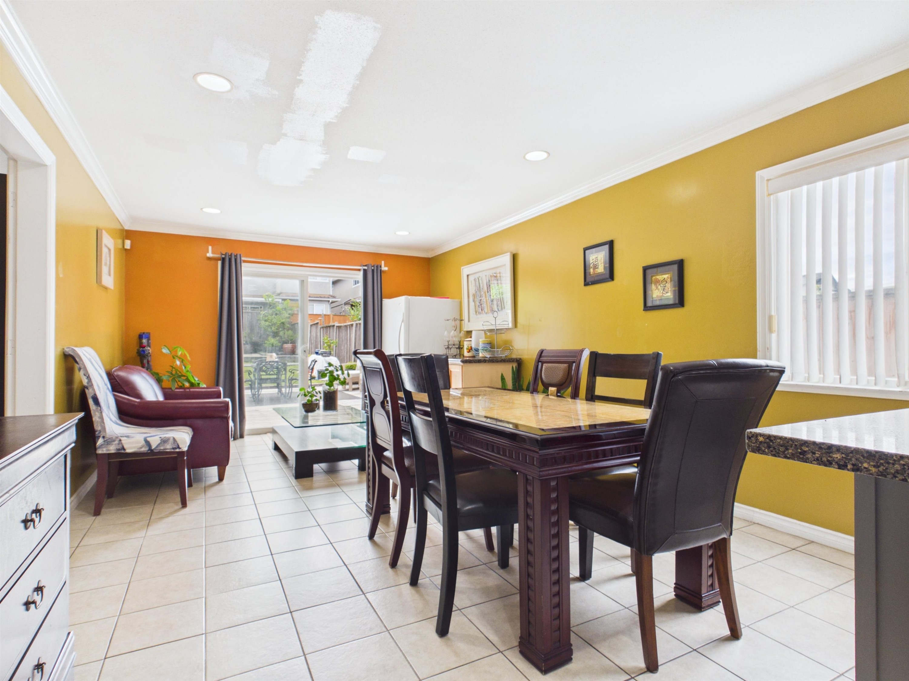 6615 Dufferin Avenue, Burnaby, BC - Indoor Photo Showing Dining Room