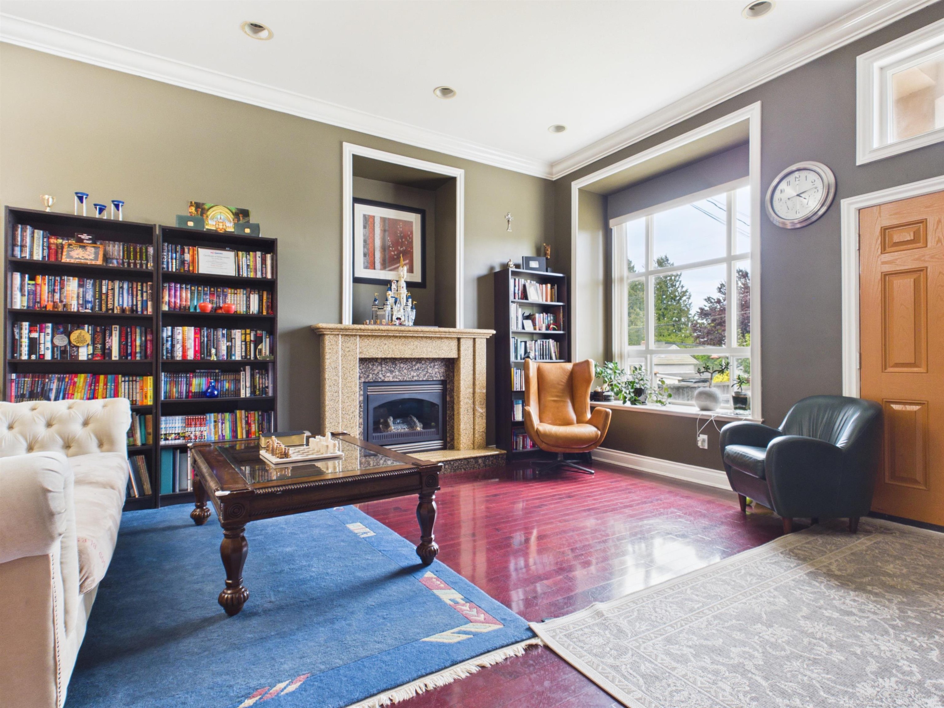 6615 Dufferin Avenue, Burnaby, BC - Indoor With Fireplace