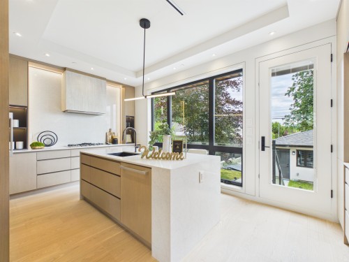 2230 21St Avenue W, Vancouver, BC 