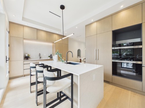 2230 21St Avenue W, Vancouver, BC 