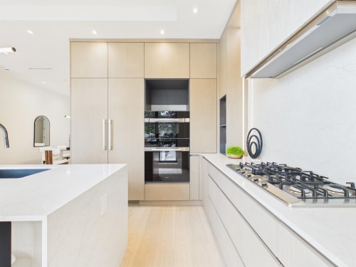 2230 21St Avenue W, Vancouver, BC 
