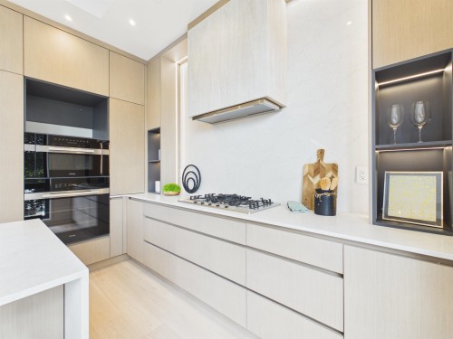 2230 21St Avenue W, Vancouver, BC 
