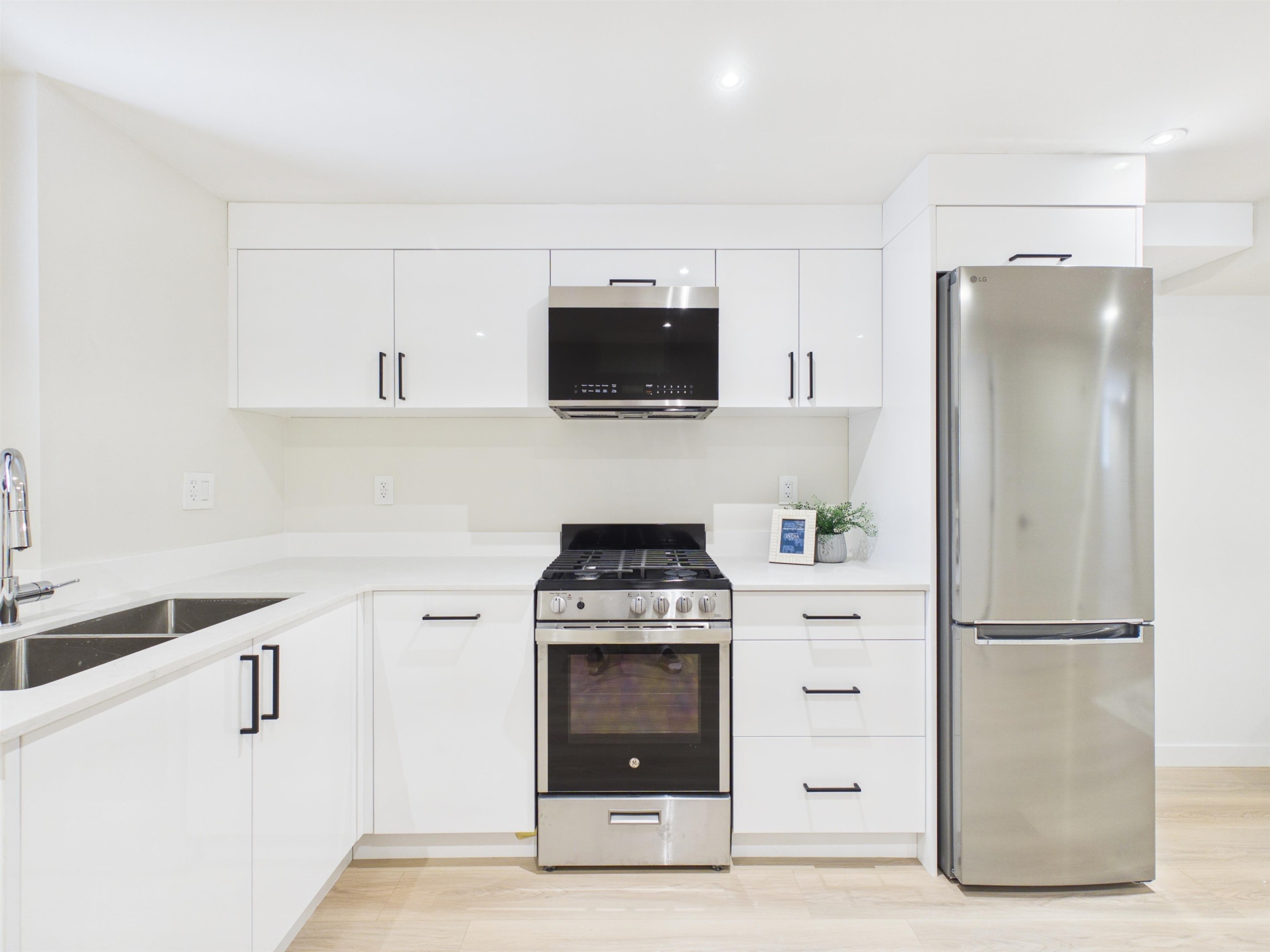 2230 21St Avenue W, Vancouver, BC