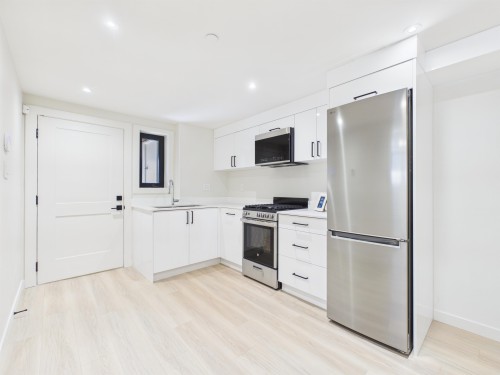 2230 21St Avenue W, Vancouver, BC 