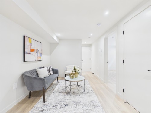 2230 21St Avenue W, Vancouver, BC 