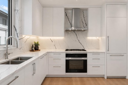 1202 Duchess Avenue, West Vancouver, BC - Indoor Photo Showing Kitchen With Double Sink With Upgraded Kitchen