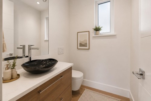 1202 Duchess Avenue, West Vancouver, BC - Indoor Photo Showing Bathroom