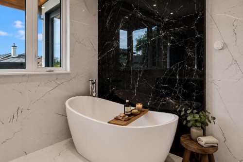 1202 Duchess Avenue, West Vancouver, BC - Indoor Photo Showing Bathroom
