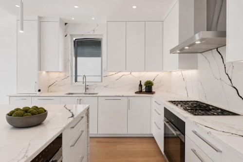 1202 Duchess Avenue, West Vancouver, BC - Indoor Photo Showing Kitchen With Upgraded Kitchen