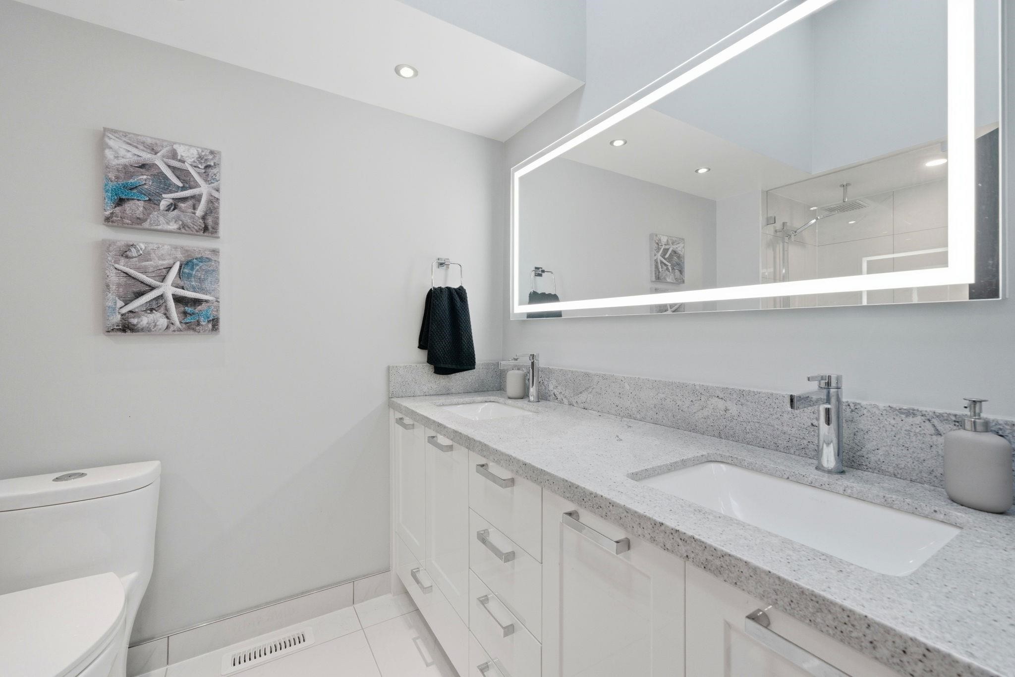 2023 Hill Drive, North Vancouver, BC - Indoor Photo Showing Bathroom