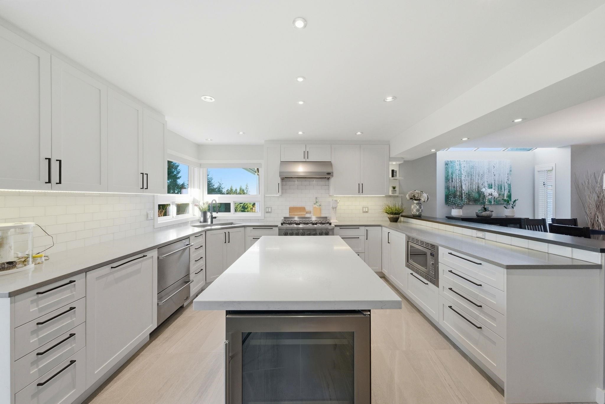 2023 Hill Drive, North Vancouver, BC - Indoor Photo Showing Kitchen With Upgraded Kitchen