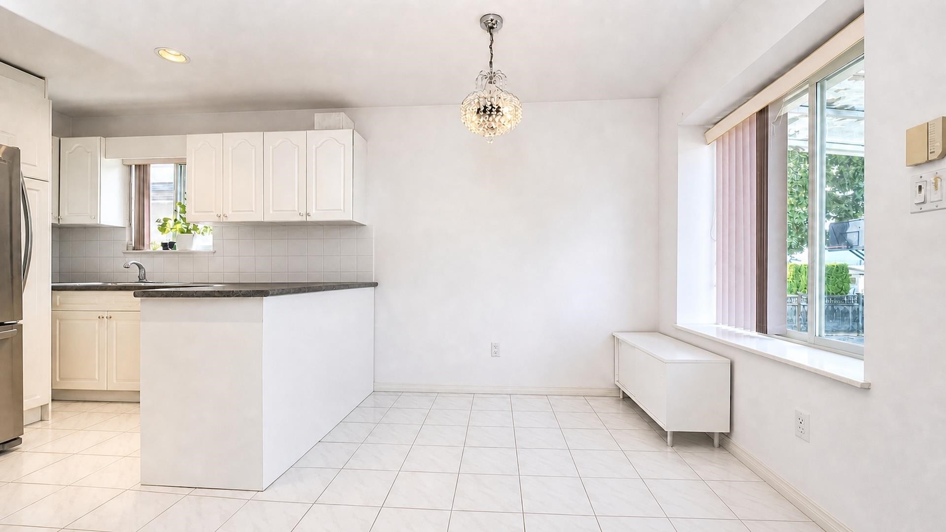 3211 Queens Avenue, Vancouver, BC - Indoor Photo Showing Kitchen