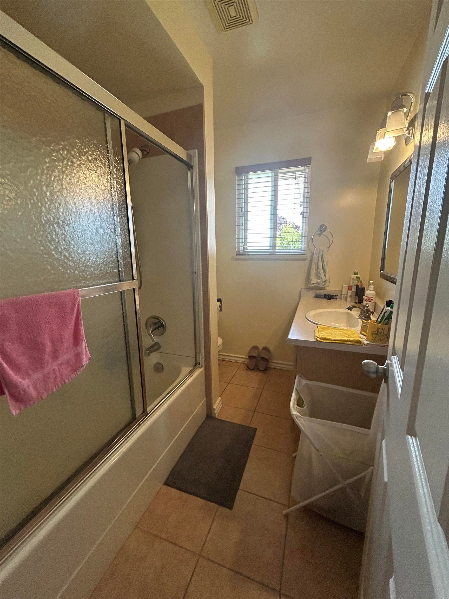 6220 Spender Drive, Richmond, BC - Indoor Photo Showing Bathroom