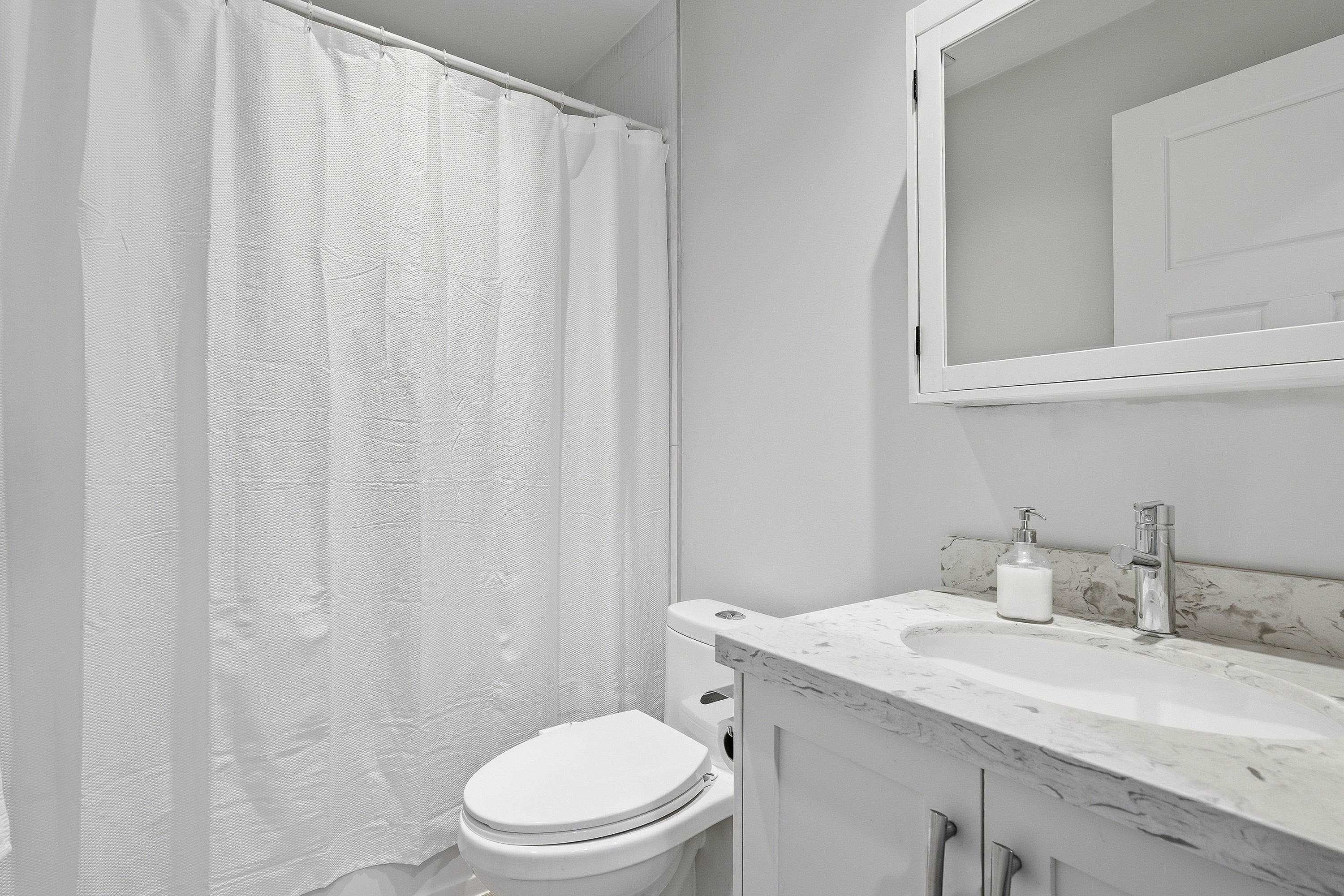 1820 Woodland Drive, Vancouver, BC - Indoor Photo Showing Bathroom