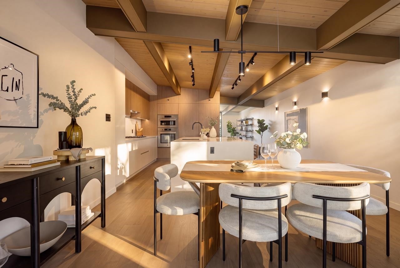 1008 17Th Street W, North Vancouver, BC - Indoor Photo Showing Dining Room