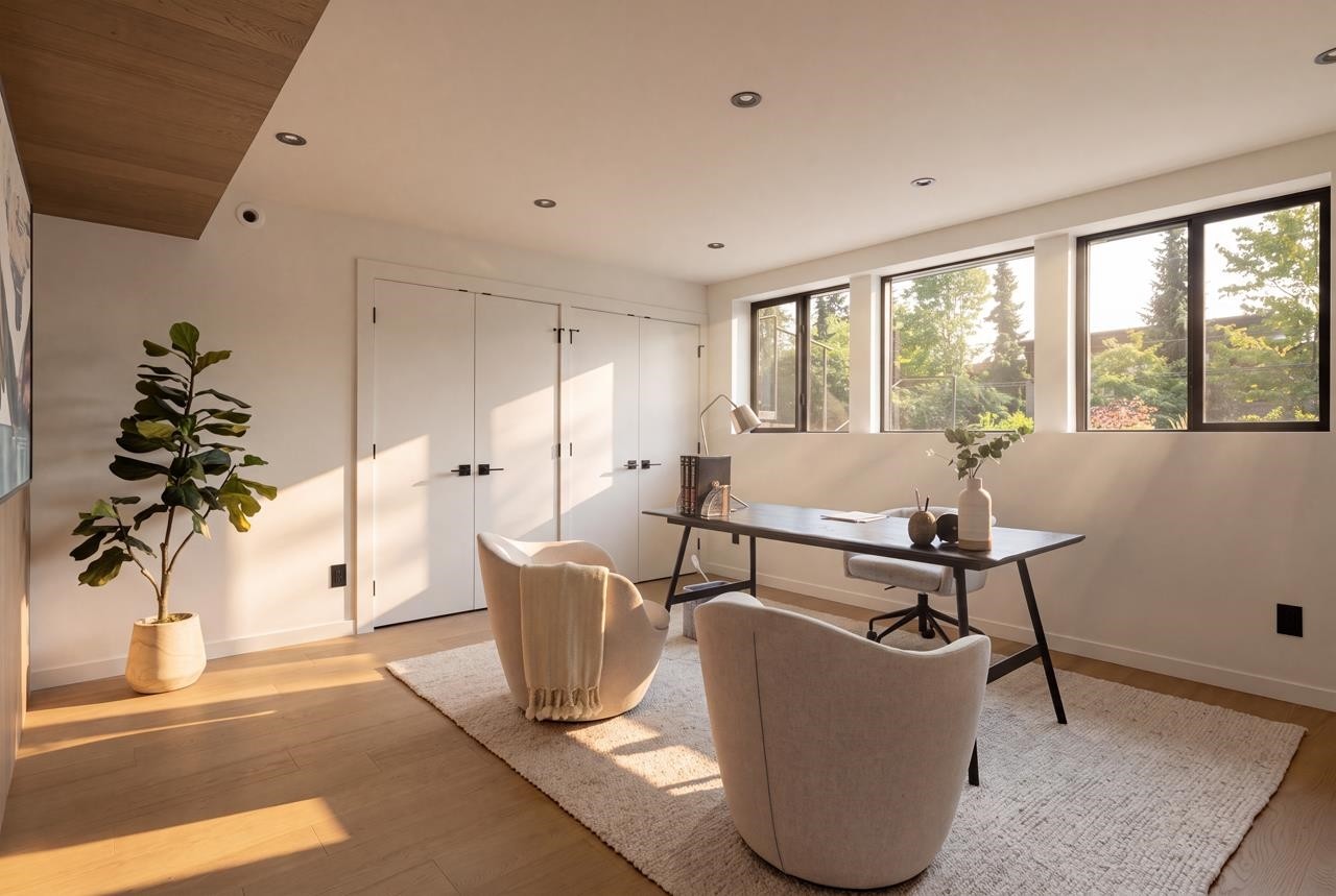 1008 17Th Street W, North Vancouver, BC - Indoor Photo Showing Other Room
