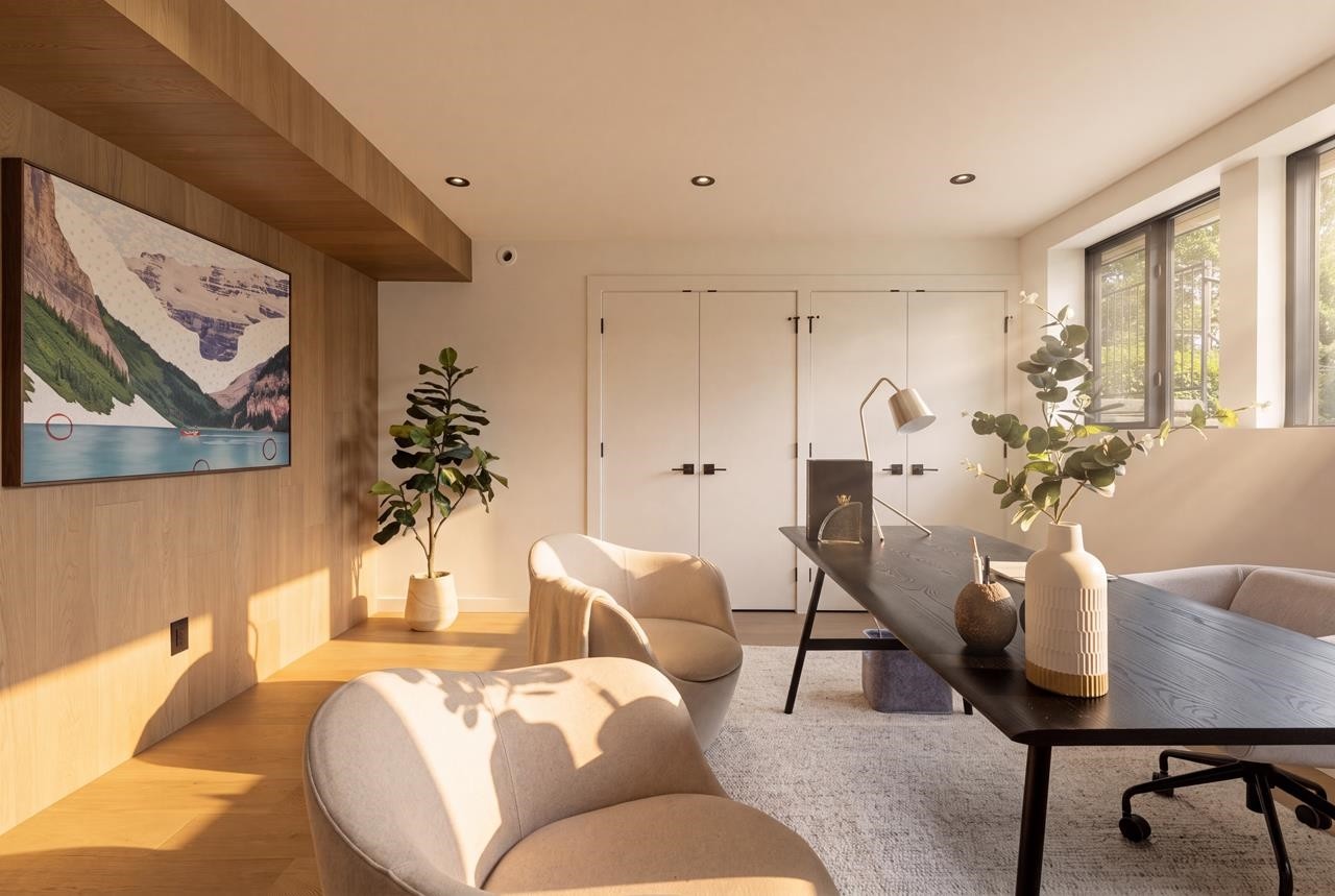 1008 17Th Street W, North Vancouver, BC - Indoor